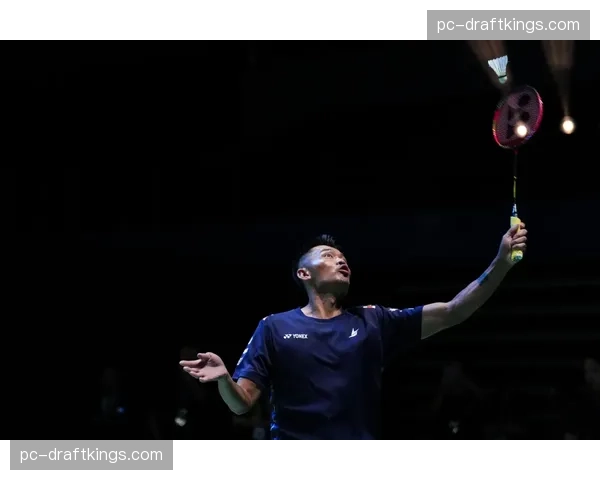 法国巴黎奥运会倒计时，羽毛球比赛场馆艺术装置揭幕